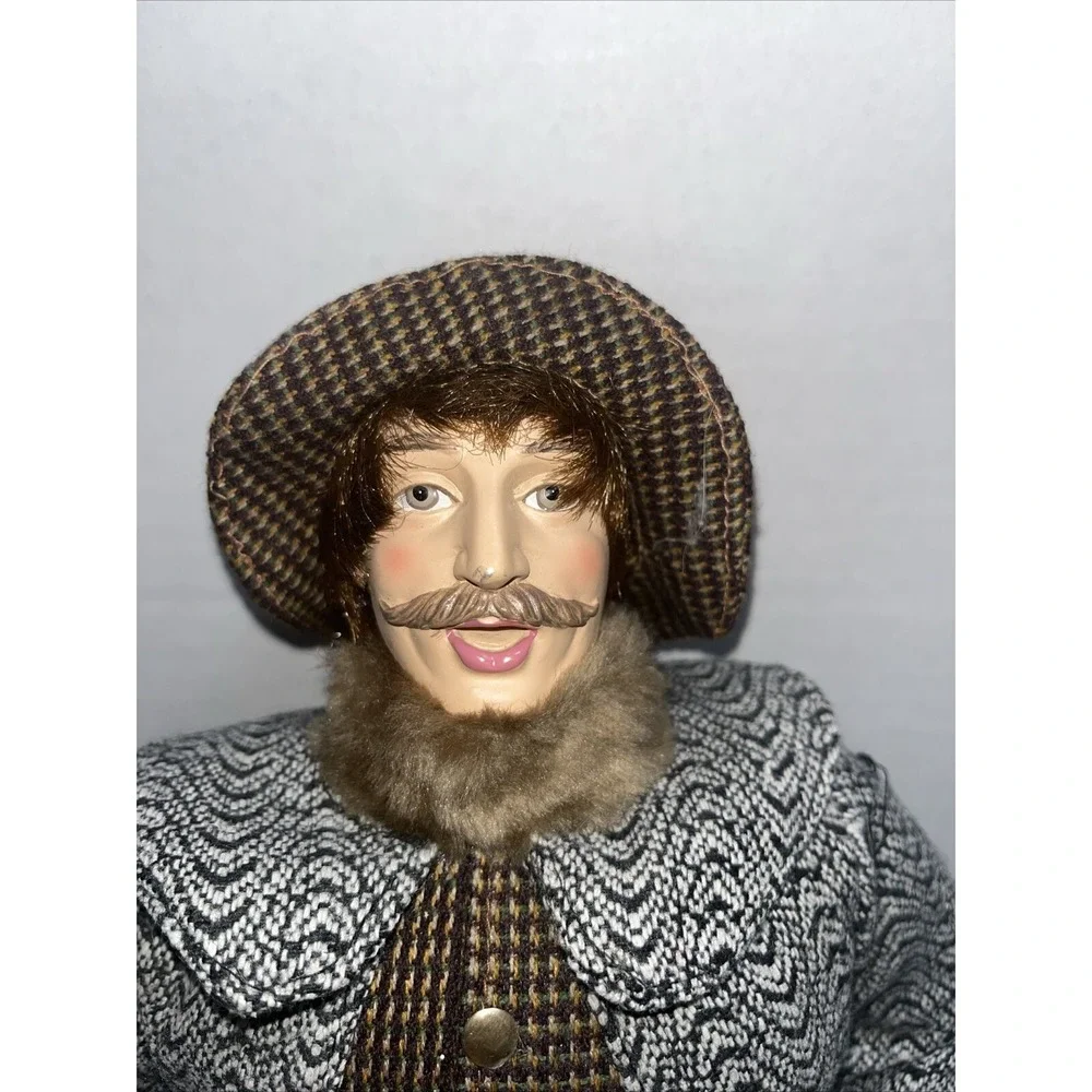 Dickens Style Caroler , Poseable Arms‎ , Top Hat Faux Fur Trim Cost , 18